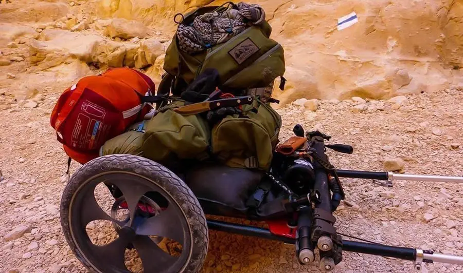 Schlafsack auf Sulky in der Negev Wüste