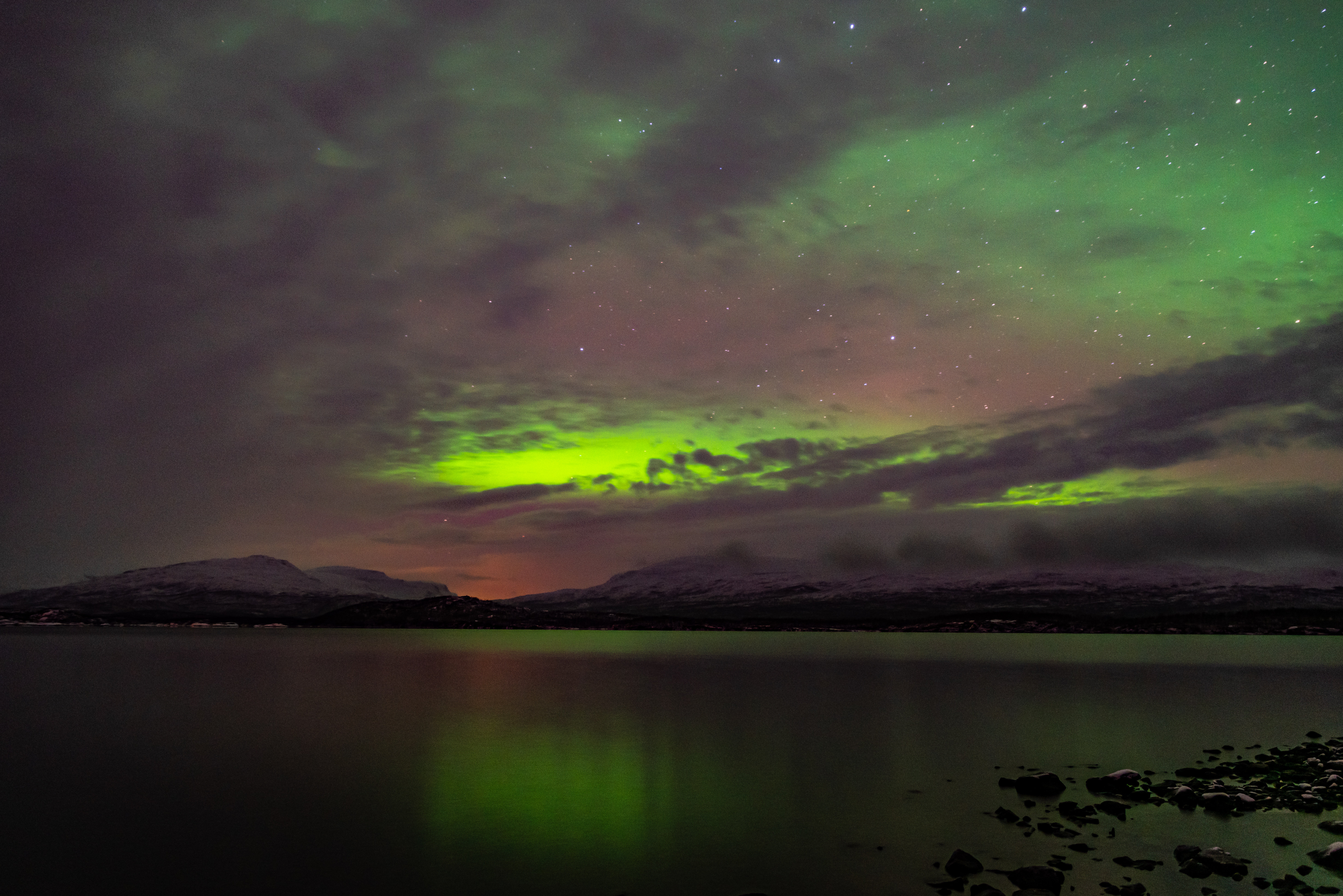 Nordlicht über dem stillen See