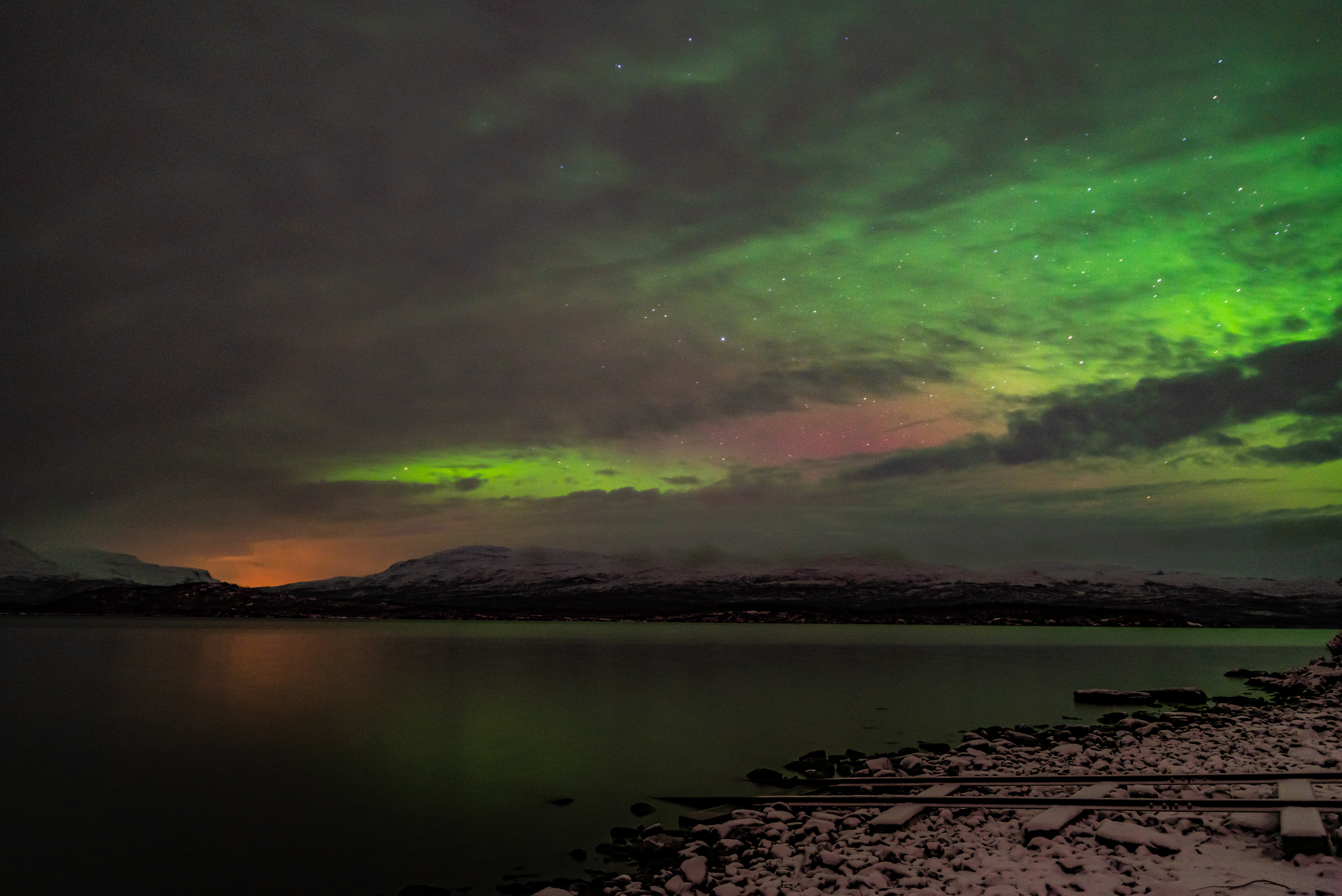 Polarlichter über eisiger Stille